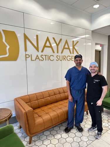 Dr. Romero con el Dr. Mike Nayak en Estados Unidos