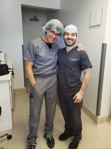 Dr. Romero durante su entrenamiento en Estados Unidos