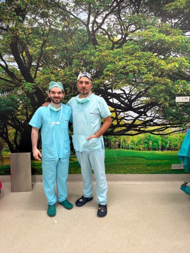 Dr. Romero con el Dr. Arda Pelen en Turquía